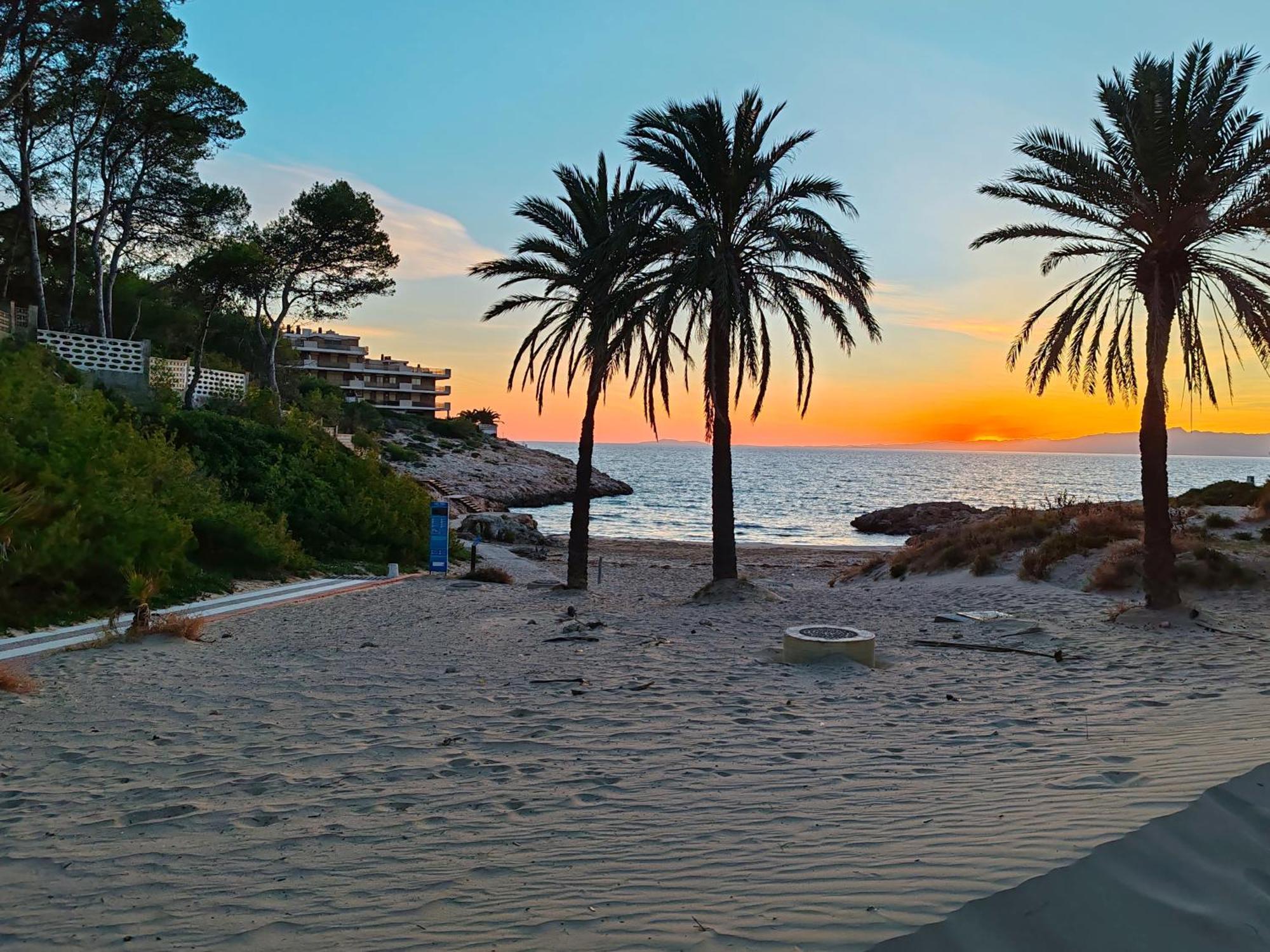 Vancouver En Salou Bagian luar foto